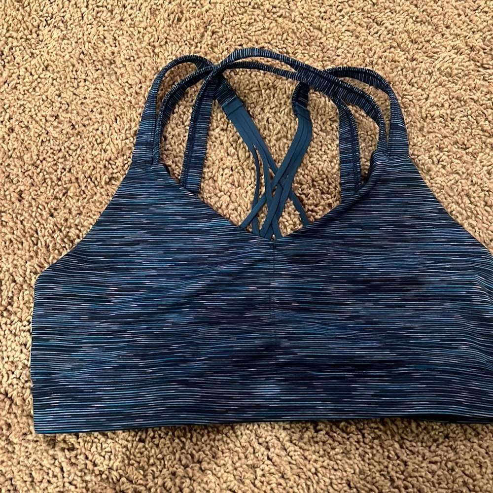 Sports bra bundle- 4 mediums - Picture 2 of 12
